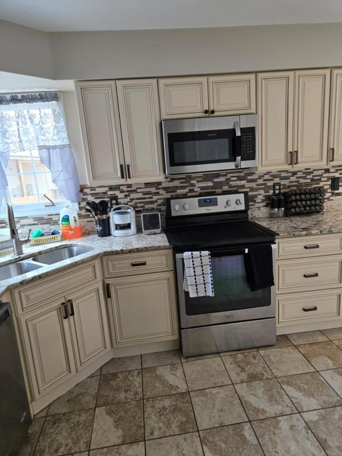 Special Rate Worthy Posh And Magnificent 4 Bedrooms And Two & Half Bath 格林贝尔特 外观 照片